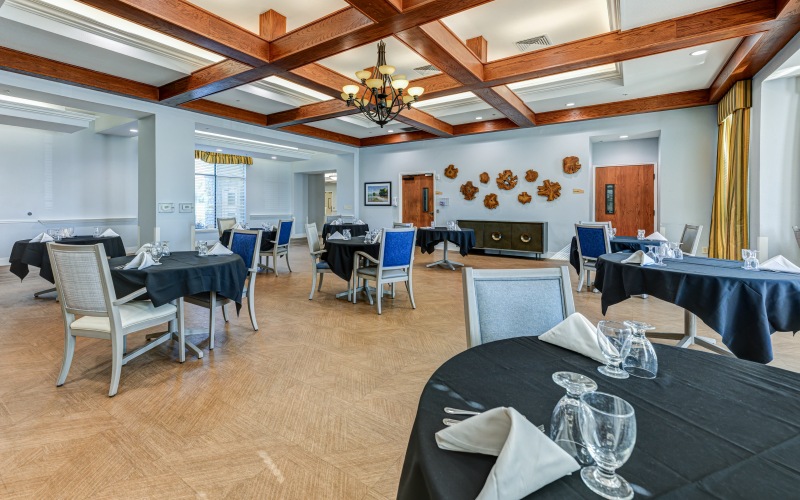 Dining room with tables and chairs