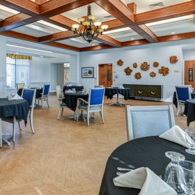 Dining rom with round tables and lots of seating